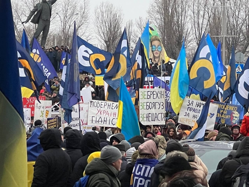 В ГБР сказали, что адвокаты Порошенко в аэропорту сбежали от следователей, чтобы не получать повестку (видео) В ГБР сказали, что адвокаты Порошенко в аэропорту сбежали от следователей, чтобы не получать повестку (видео)