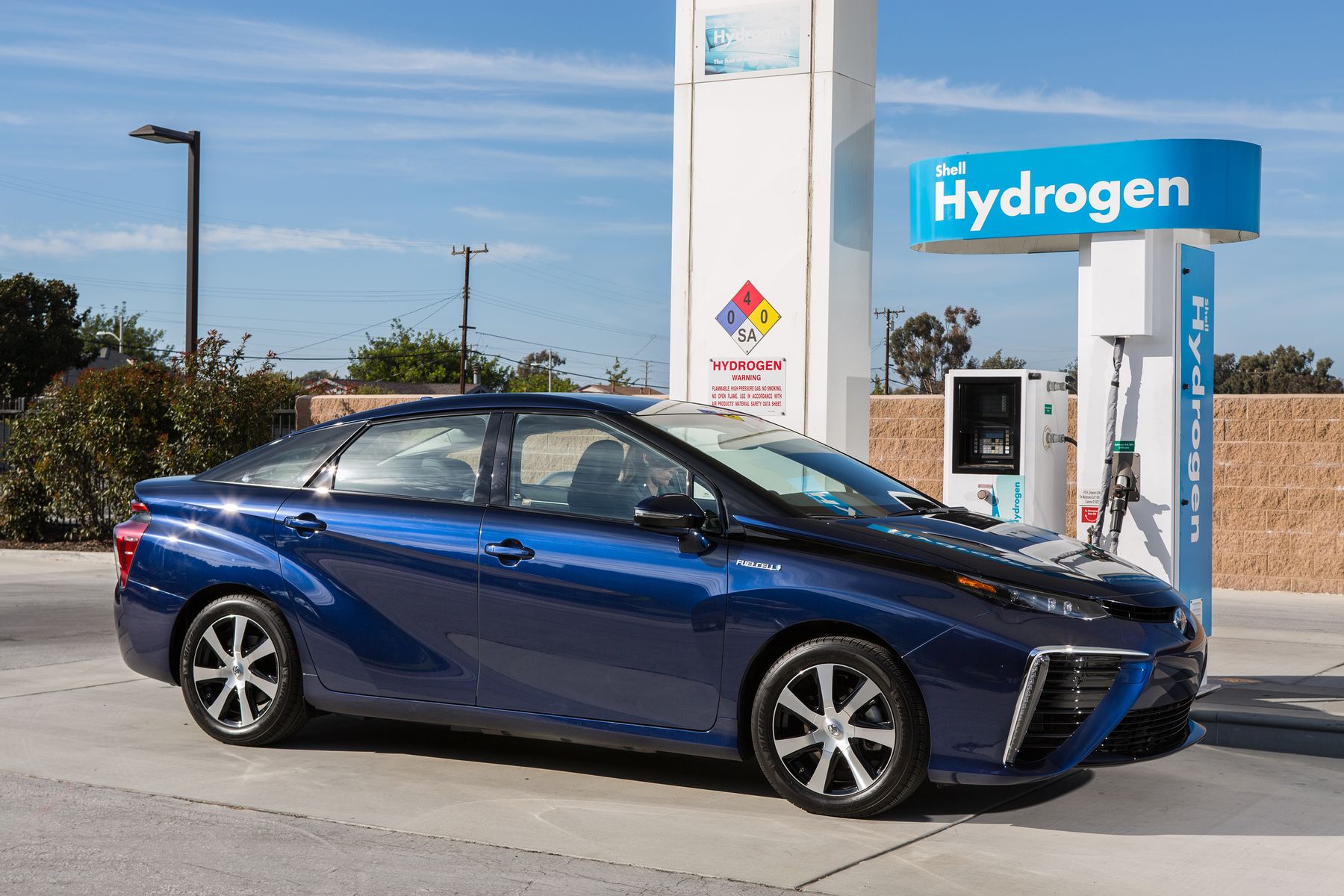 Toyota перешла в наступление: водородный автомобиль вышел на рынок Toyota перешла в наступление: водородный автомобиль вышел на рынок
